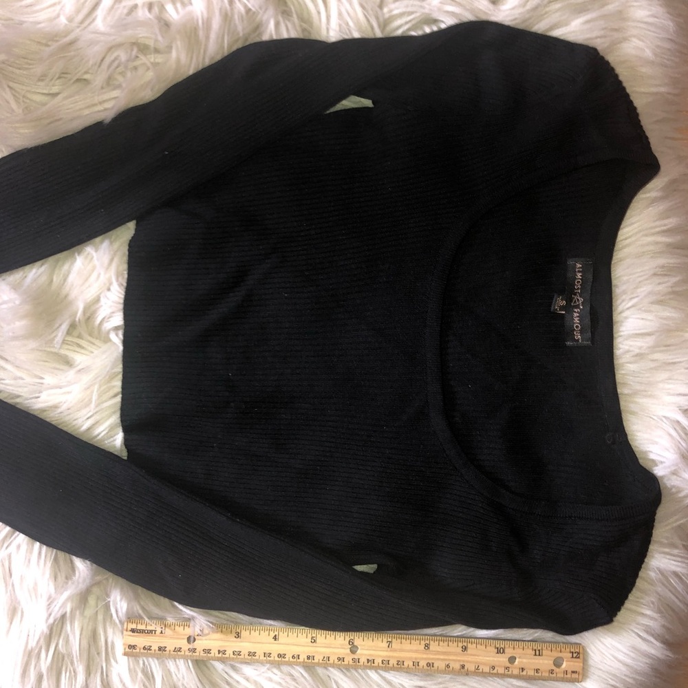 Long sleeve black crop top